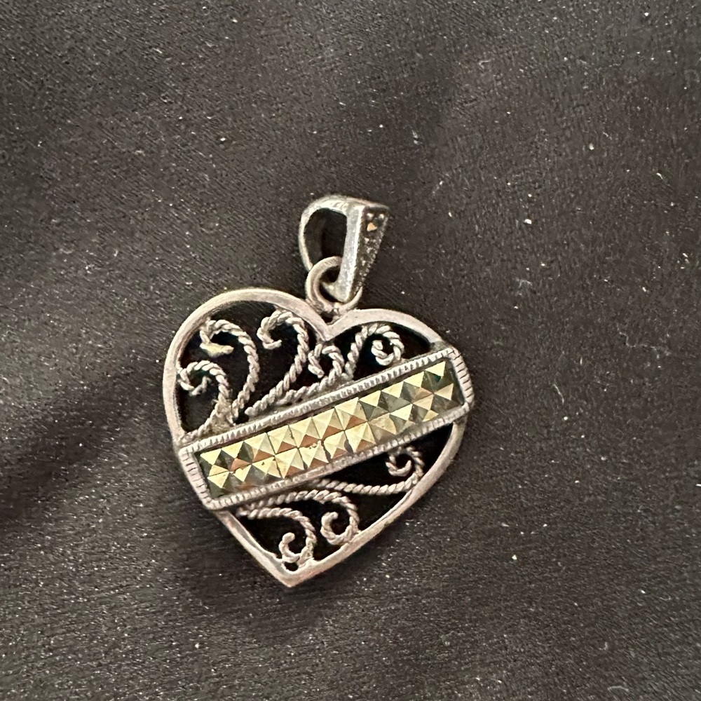 2 heart sliders  one gold color and one silver color